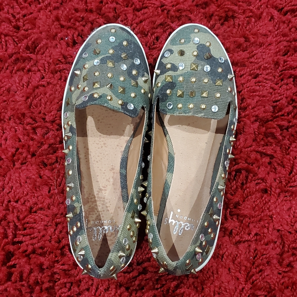 Shellys Shoes - Picture 4 of 5